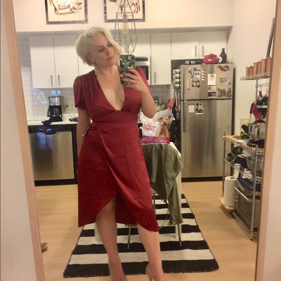 Express silky plunge front wrap dress - Picture 5 of 5